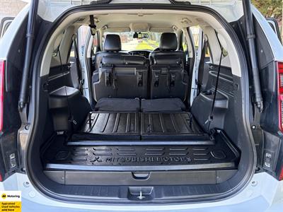 2022 Mitsubishi Pajero Sport - Thumbnail