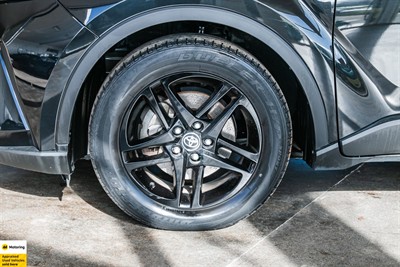 2020 Toyota C-HR - Thumbnail