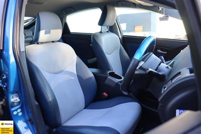 2013 Toyota Prius - Thumbnail