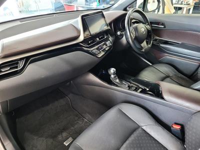 2017 Toyota C-HR - Thumbnail