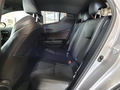 2017 Toyota C-HR - Thumbnail