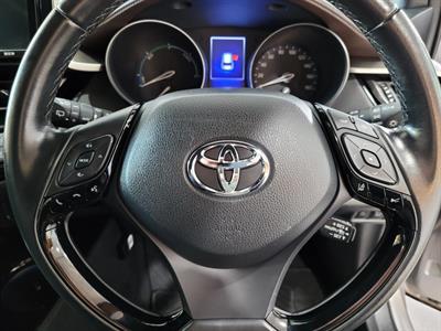 2017 Toyota C-HR - Thumbnail