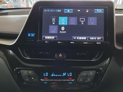 2017 Toyota C-HR - Thumbnail