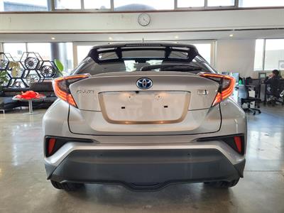 2017 Toyota C-HR - Thumbnail