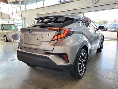 2017 Toyota C-HR - Thumbnail