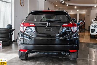 2017 Honda Vezel - Thumbnail