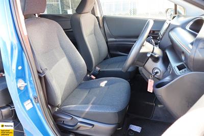 2015 Toyota Sienta - Thumbnail