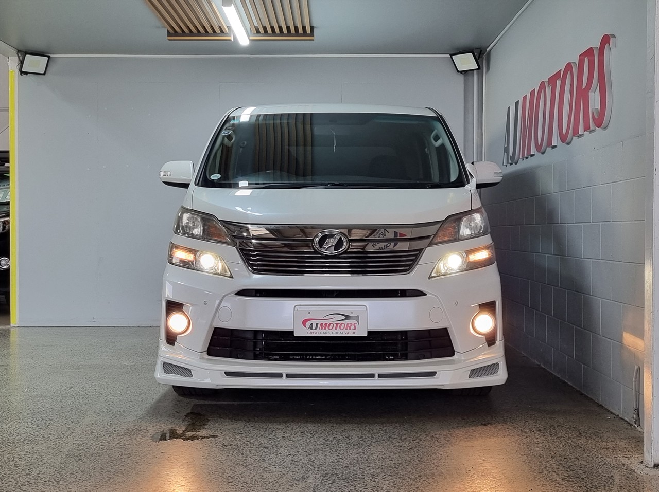 2012 Toyota Vellfire