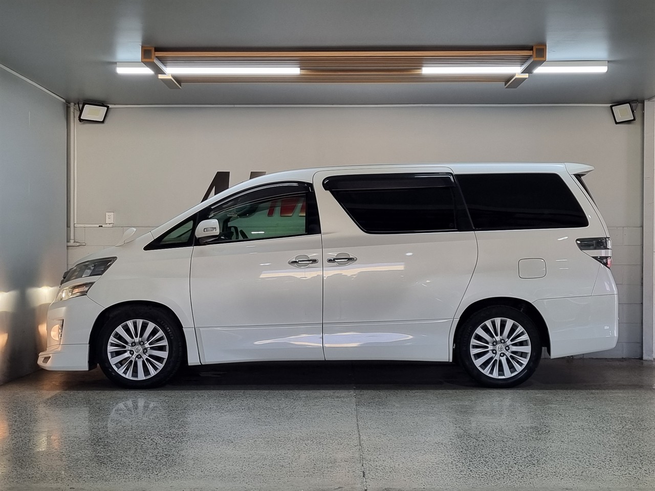 2012 Toyota Vellfire