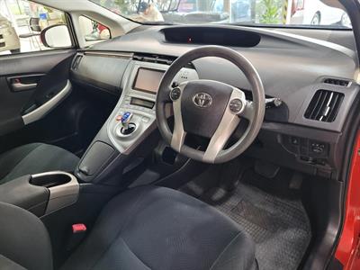 2013 Toyota Prius - Thumbnail