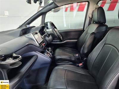 2015 Toyota Voxy - Thumbnail