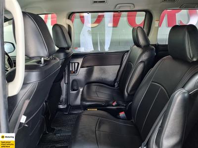 2015 Toyota Voxy - Thumbnail