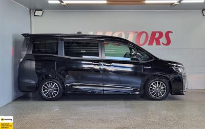 2015 Toyota Voxy - Thumbnail