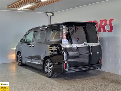 2015 Toyota Voxy - Thumbnail