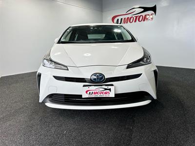 2019 Toyota Prius - Thumbnail
