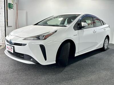 2019 Toyota Prius - Thumbnail