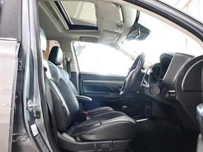 2019 Mitsubishi Outlander - Thumbnail