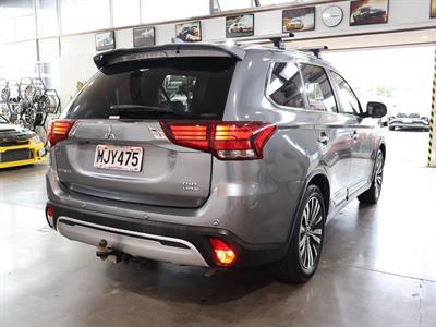 2019 Mitsubishi Outlander - Thumbnail