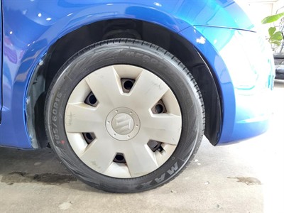 2004 Suzuki Swift - Thumbnail