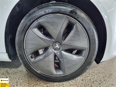 2019 Tesla Model 3 - Thumbnail