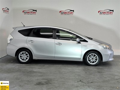 2012 Toyota Prius - Thumbnail