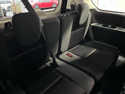 2017 Nissan Serena - Thumbnail