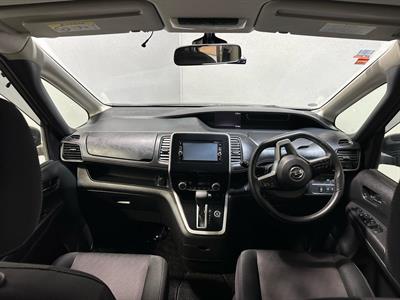 2017 Nissan Serena - Thumbnail