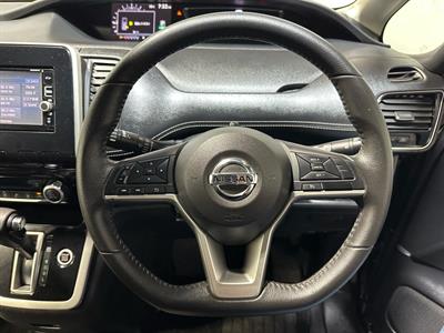 2017 Nissan Serena - Thumbnail
