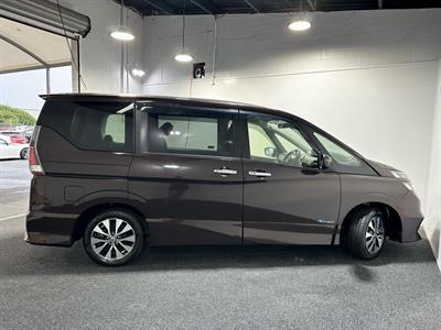 2017 Nissan Serena - Thumbnail