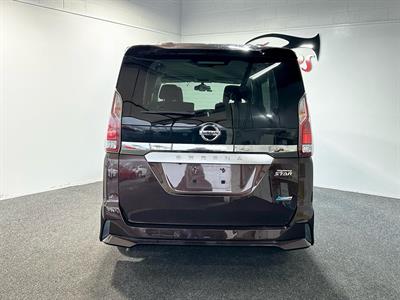 2017 Nissan Serena - Thumbnail