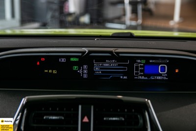 2016 Toyota Prius - Thumbnail