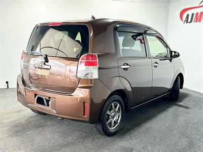 2012 Toyota Spade - Thumbnail