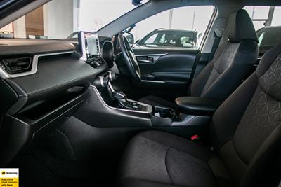 2020 Toyota RAV4 - Thumbnail