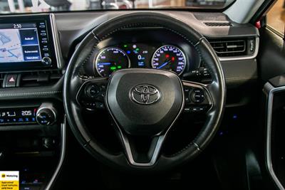 2020 Toyota RAV4 - Thumbnail