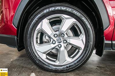 2020 Toyota RAV4 - Thumbnail