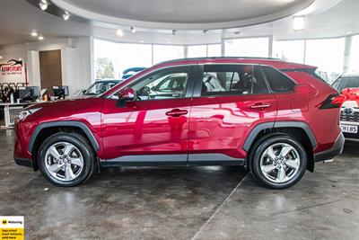 2020 Toyota RAV4 - Thumbnail