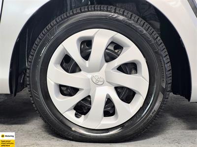 2017 Toyota Sienta - Thumbnail