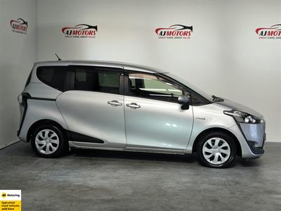 2017 Toyota Sienta - Thumbnail
