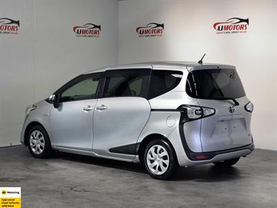 2017 Toyota Sienta - Thumbnail