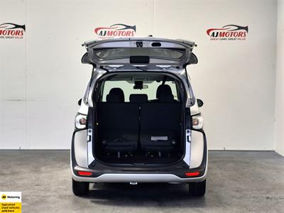 2017 Toyota Sienta - Thumbnail