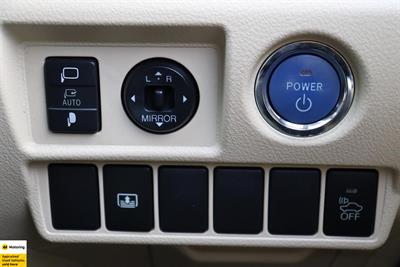 2013 Toyota Sai - Thumbnail