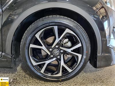 2018 Toyota C-HR - Thumbnail