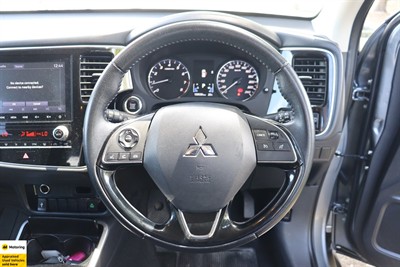 2021 Mitsubishi Outlander - Thumbnail