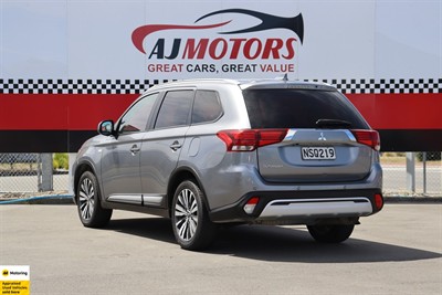 2021 Mitsubishi Outlander - Thumbnail