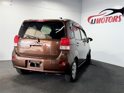 2015 Toyota Porte - Thumbnail