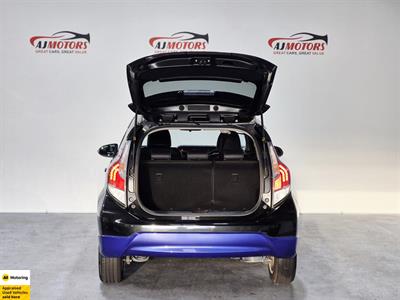 2015 Toyota Aqua - Thumbnail