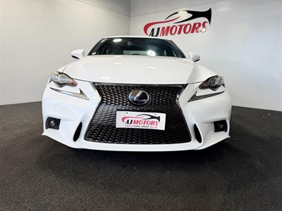 2013 Lexus IS 300h - Thumbnail