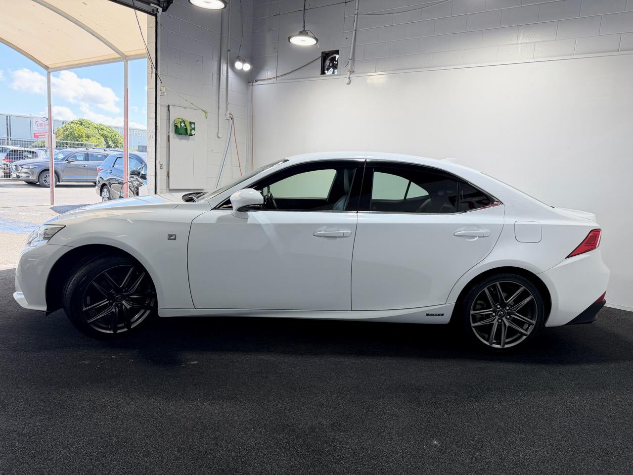 2013 Lexus IS 300h