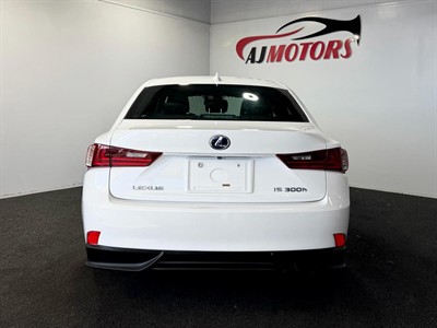 2013 Lexus IS 300h - Thumbnail