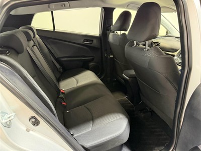 2016 Toyota Prius - Thumbnail